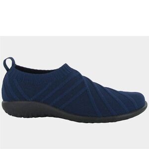 Naot Okahu Koru Vegan Shoes in Navy Size 39